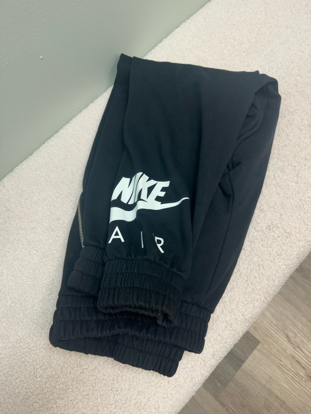 Nike Women’s Black Air Cropped Jogger Pants